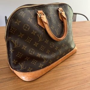 Authentic LV Alma PM